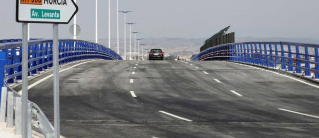 Api Movilidad tendrá 6 horas para reponer las 'emergencias' en las señales de tráfico de Murcia