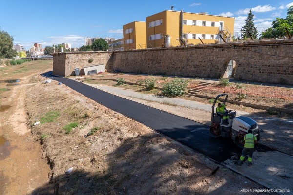 La senda peatonal de Espacio Algameca ya cuenta con su asfaltado