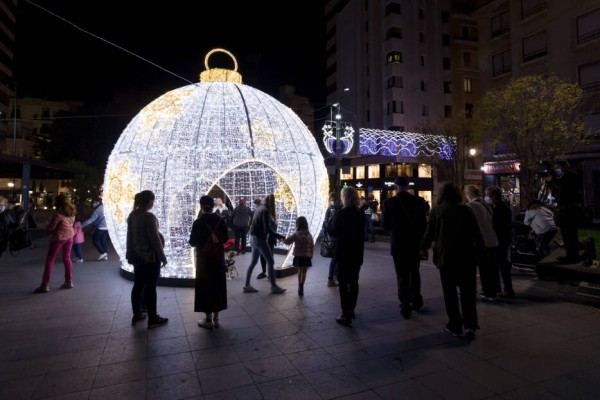 Alicante se afana en bajar sus costes de luz: sondea a la FEMP, a Diputación y un contrato propio 