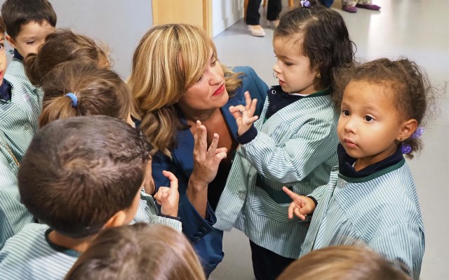 Alegría destaca que el Gobierno ha aprobado los currículos educativos presentados por las CCAA