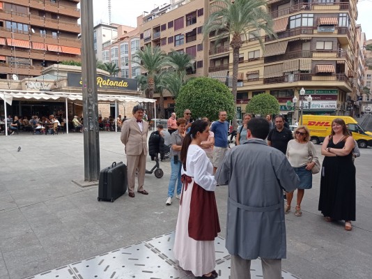 Alicante organiza visitas guiadas y teatralizadas para divulgar la historia del Mercado Central
