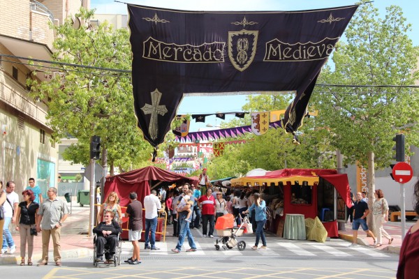 San Vicente recupera los actos del 9 d'Octubre con un desfile, un concierto y un mercado medieval