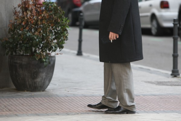 ¡Qué escándalo, qué escándalo!, ¡he descubierto que aquí se fuma!