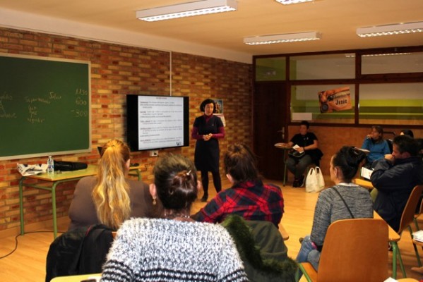 La FEBF imparte un seminario sobre economía y ahorro a familias en riesgo de exclusión social  