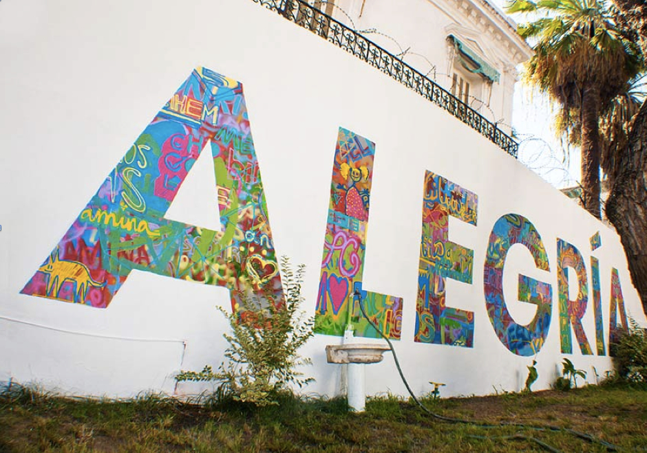 El equipo Boa Mistura interviene el edificio Alinghi