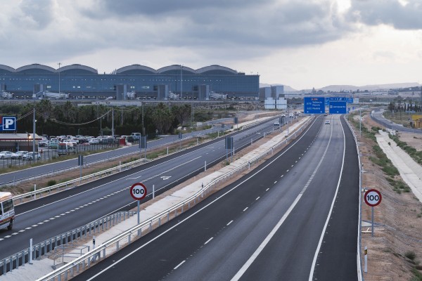 El acceso al aeropuerto y la adecuación forestal del Tossal de Alicante, premiadas como mejores obras públicas