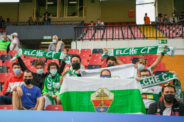 El Elche pone a la venta 150 entradas para su afición para el partido ante Rayo

