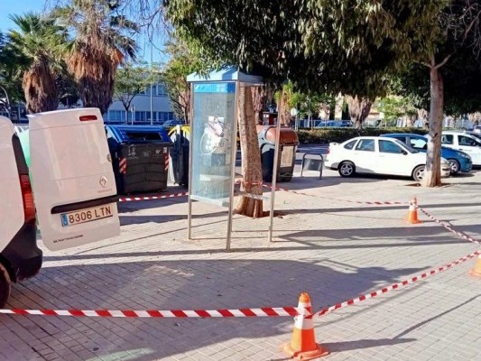 Adiós a las 200 cabinas telefónicas en València: Telefónica empieza a retirarlas
