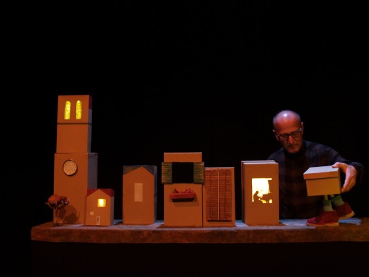 L'espectacle 'Sabates noves', de Tian Gombau, rep tres guardons al Serbio Lutfest