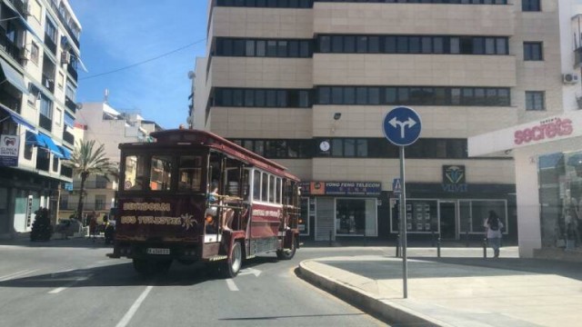 Benidorm no deja a la ciudad sin bus turístico: licitará una concesión tras cesar a la empresa actual