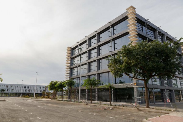 El interés de una multinacional en Elche Campus Tecnológico provoca que las firmas puedan reservar espacios