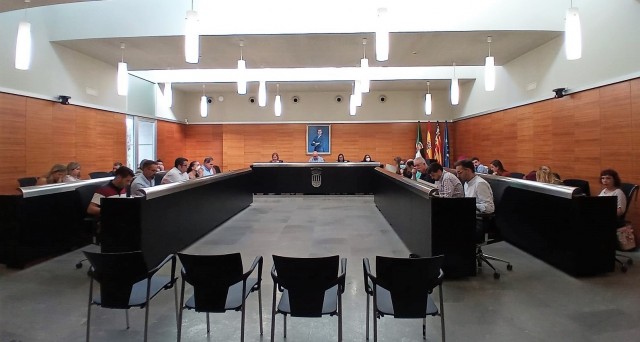 San Vicente aprueba la adhesión al Acuerdo Marco de suministro eléctrico renovable de la Diputación