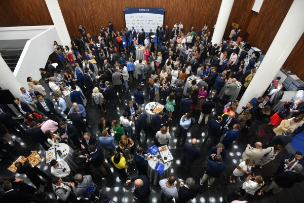 Cómo afrontar la crisis en las empresas: principios claros, escucha activa y cuidar a las personas