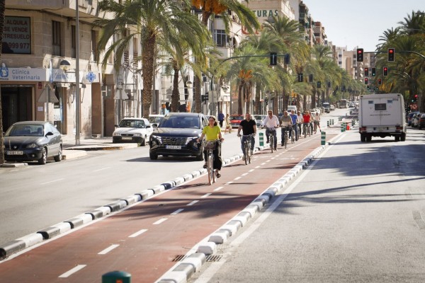 Inaugurado oficialmente en Elche el carril bici de más de 2,5 kilómetros en Pere Joan Perpinyà 