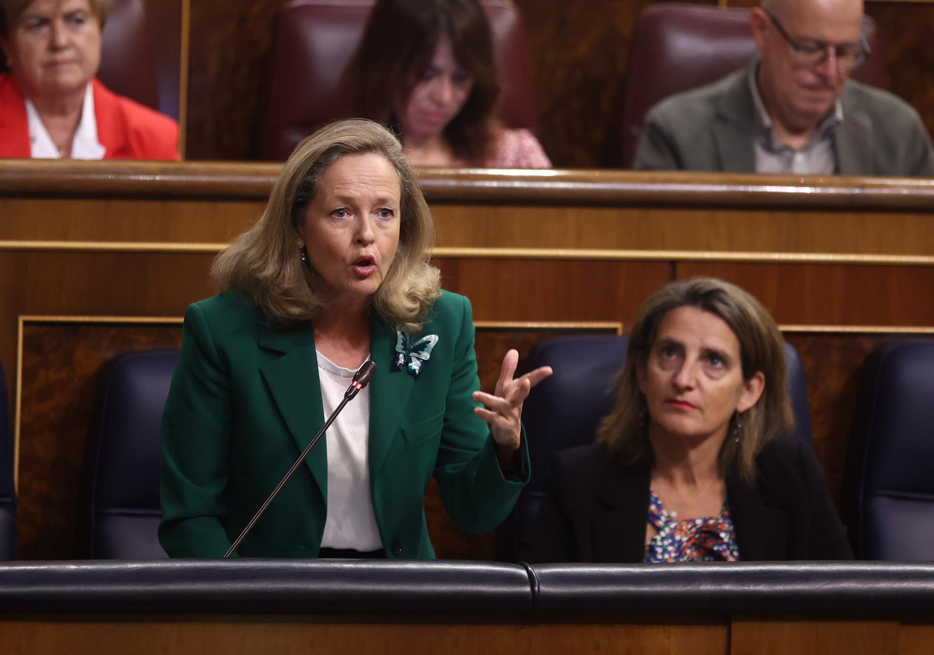 Calviño contrapone la política fiscal 