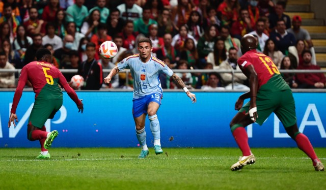 Yéremy Pino vuelve a jugar con España siete meses después
