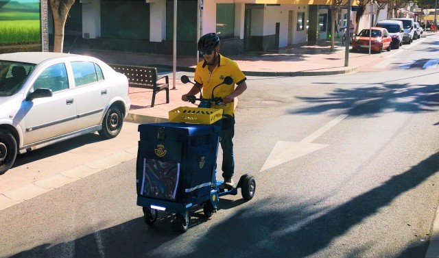 Correos prueba en Oropesa y Vinaròs un nuevo carro de reparto asistido
