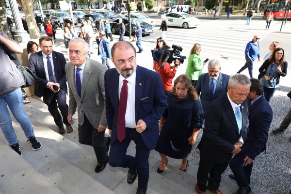 El socialista Lambán abre la puerta a deflactar el IRPF en Aragón tras el anuncio de Puig