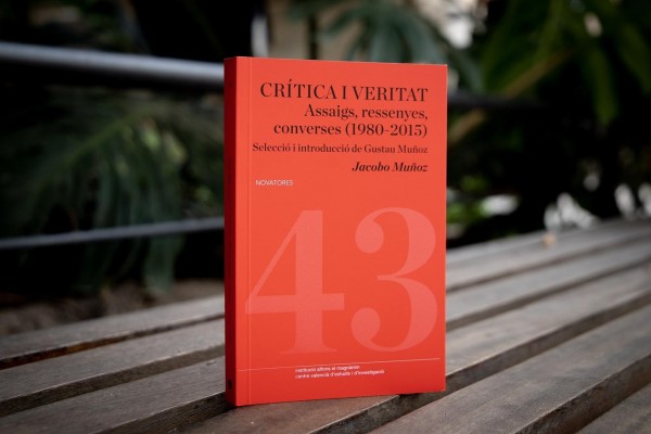 Un llibre accedeix a la 