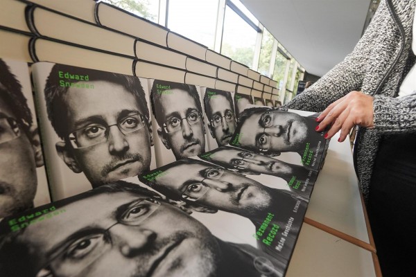 Putin concede la ciudadanía rusa a Edward Snowden