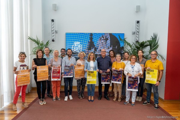 La Plaza de España se convierte en el centro neurálgico de las ferias de octubre: mercadillo artesanal, outlet, encuentro de mujeres y mayores