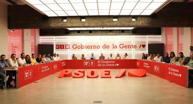 Ferraz rechaza la propuesta de Feijóo de bajar el IVA del 10% al 4% sobre productos básicos
