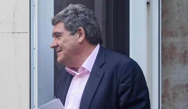 Escrivá aboga por destopar la base y la pensión máxima en un plazo de 30 años
