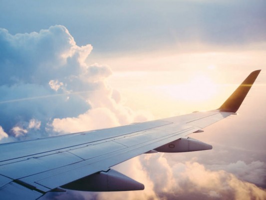 Susto en Murcia en la tarde de este lunes por dos grandes estruendos originados por el paso de un avión