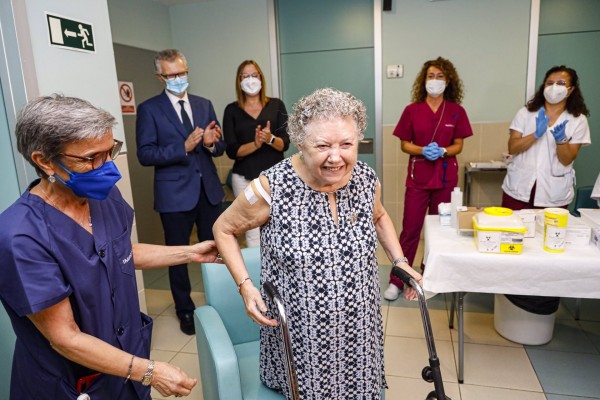 La Región inicia la vacunación contra la gripe y la cuarta dosis contra la covid-19 en residencias