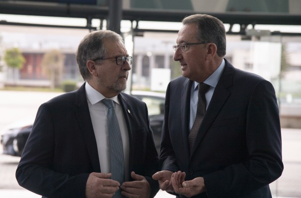 Martí aboga por reforzar el apoyo de la Diputación al sector cerámico de la provincia
