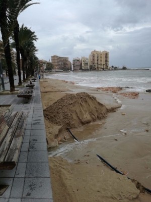 Las clases se suspenden en la Vega Baja, Elche y Altea; en Alicante abren casi todos los centros 