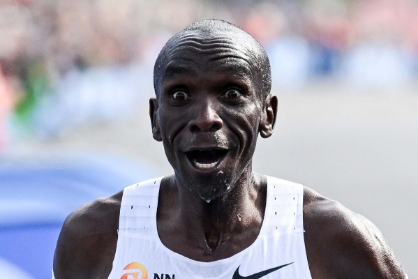 Kipchoge bate el récord de maratón en Berlín