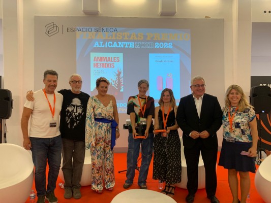 Noelia Lorenzo y Esther García empatan en la votación del premio Alicante Noir