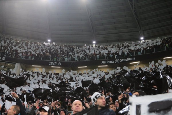La UEFA sanciona a la Juventus y al Eintracht Frankfurt por 