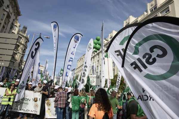 Funcionarios de toda España se manifiestan en Madrid para exigir 