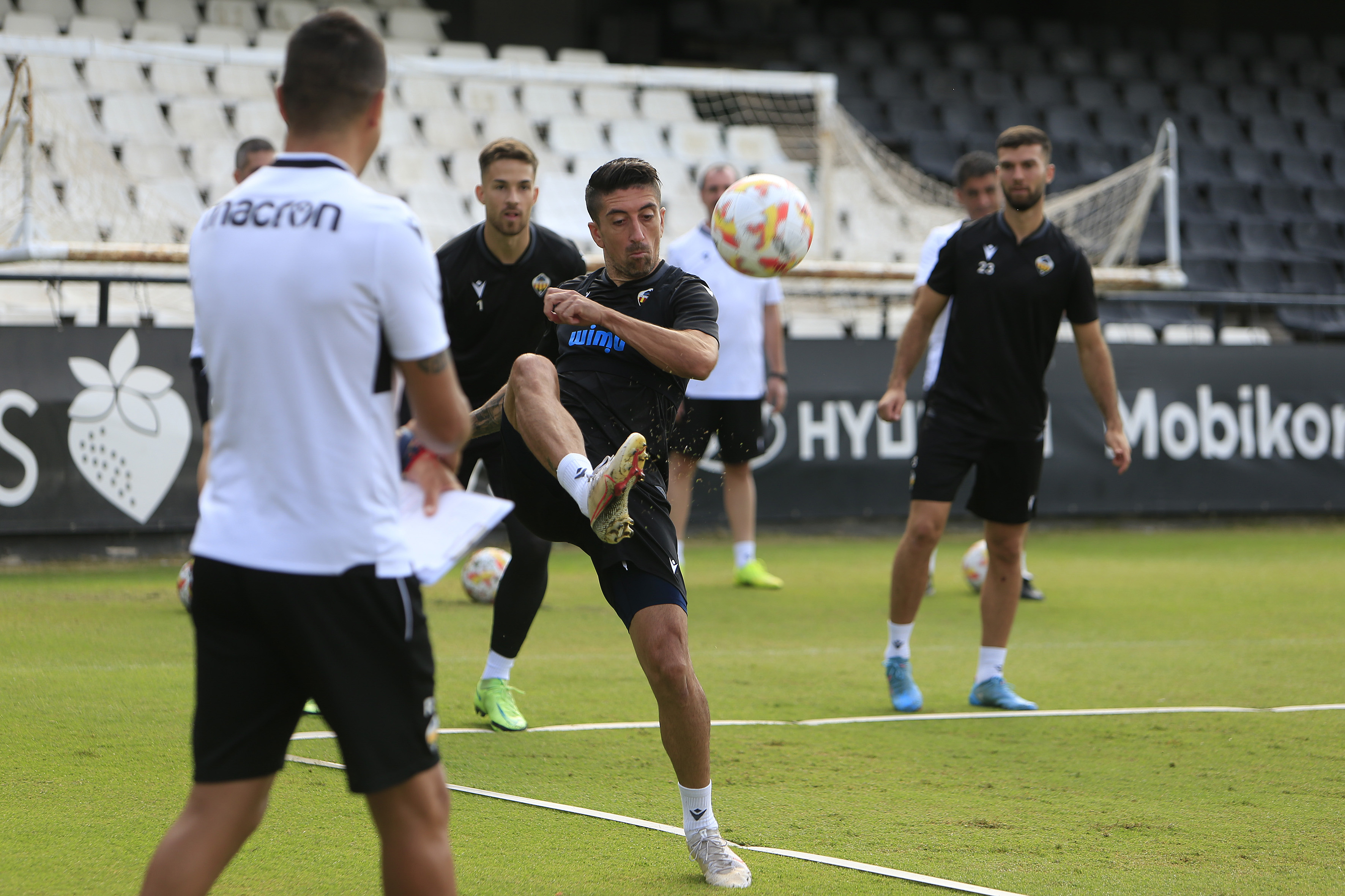 El Castellón quiere imponer su ley en el RCDE Stadium ante un Cornellà en alza