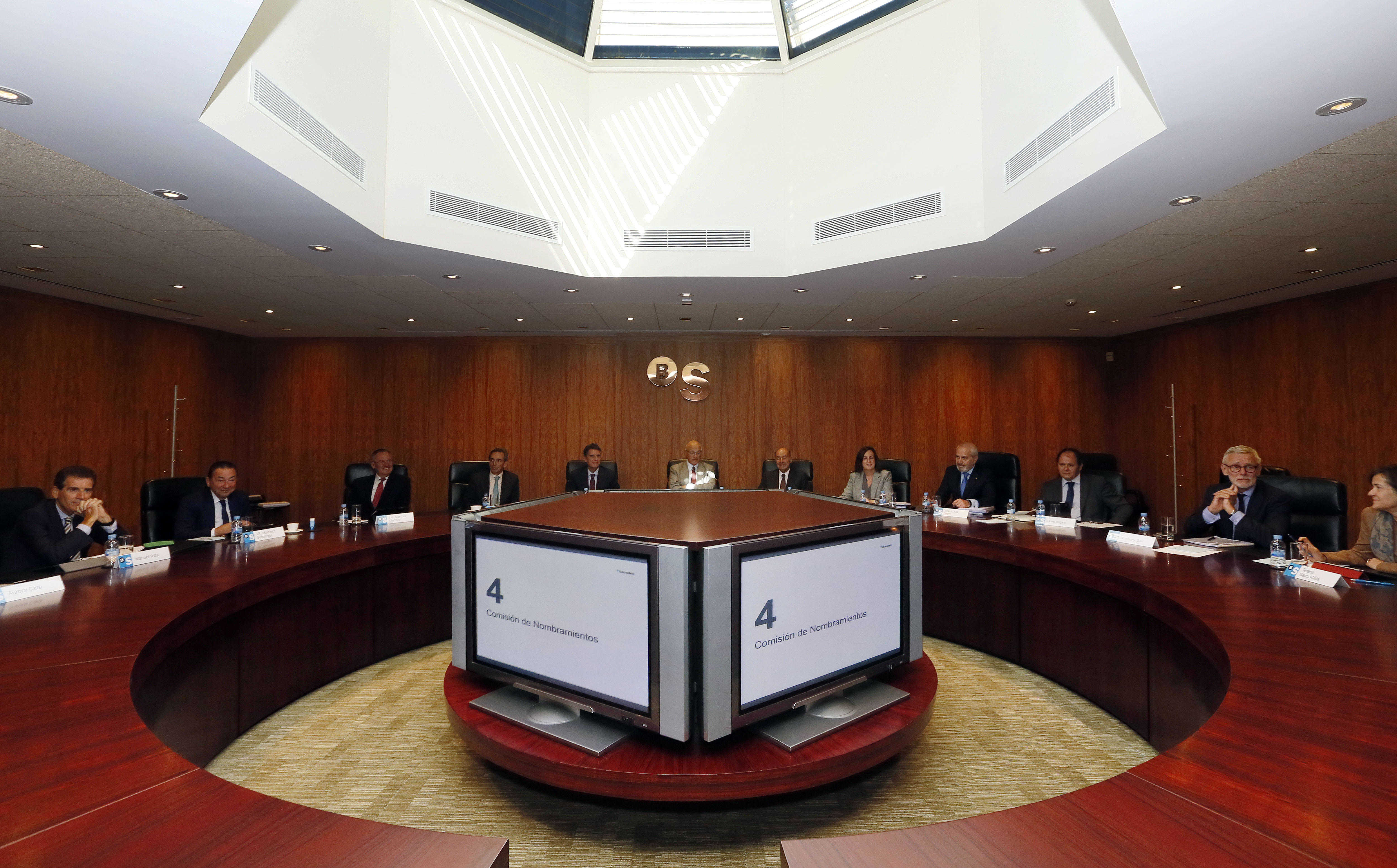 Las sedes de CaixaBank y Sabadell se afianzan en la Comunitat cinco años después del 'procés'