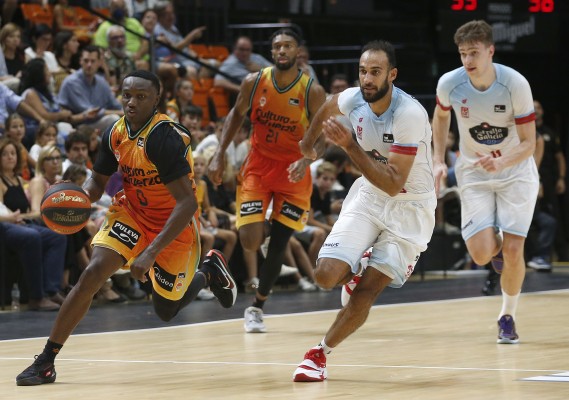 El Obradoiro 'desluce' la presentación del Valencia Basket