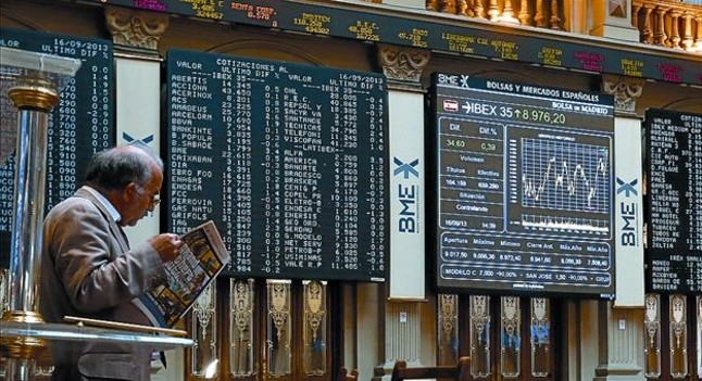 El Ibex 35 abre a la baja pero aguanta sobre el nivel de los 9.300 puntos