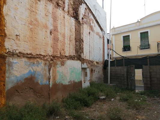 Canet pondrá en valor su muralla medieval con la restauración de uno de sus muros
