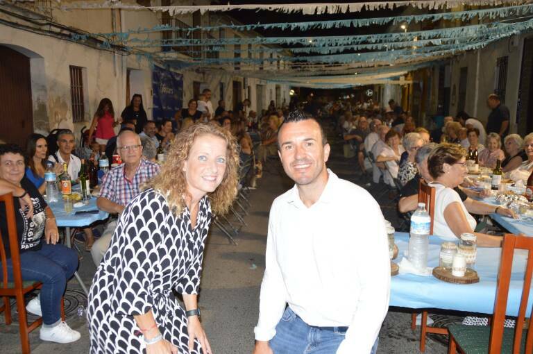 Paqui Bartual con Vicent Mompó, en la cena que extraoficialmente la lanzó como candidata a la alcaldía de Xirivella. Foto: VP - 