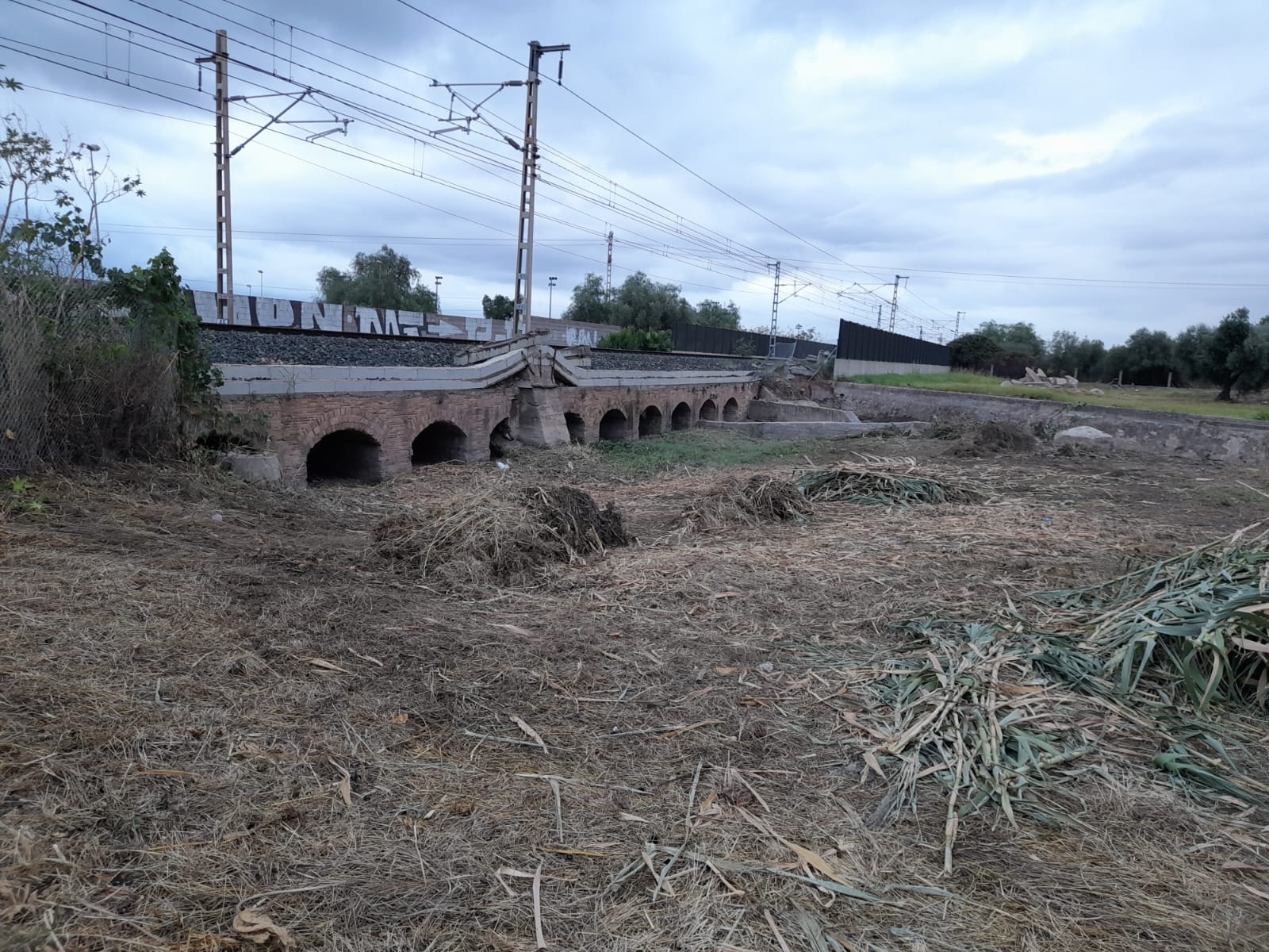 Vila-real intensifica los trabajos preventivos por las lluvias de
otoño con la limpieza del Barranquet