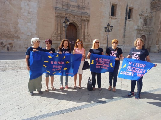 Aparadoras del calzado de Elche viajan a Europa para denunciar su situación de precariedad
