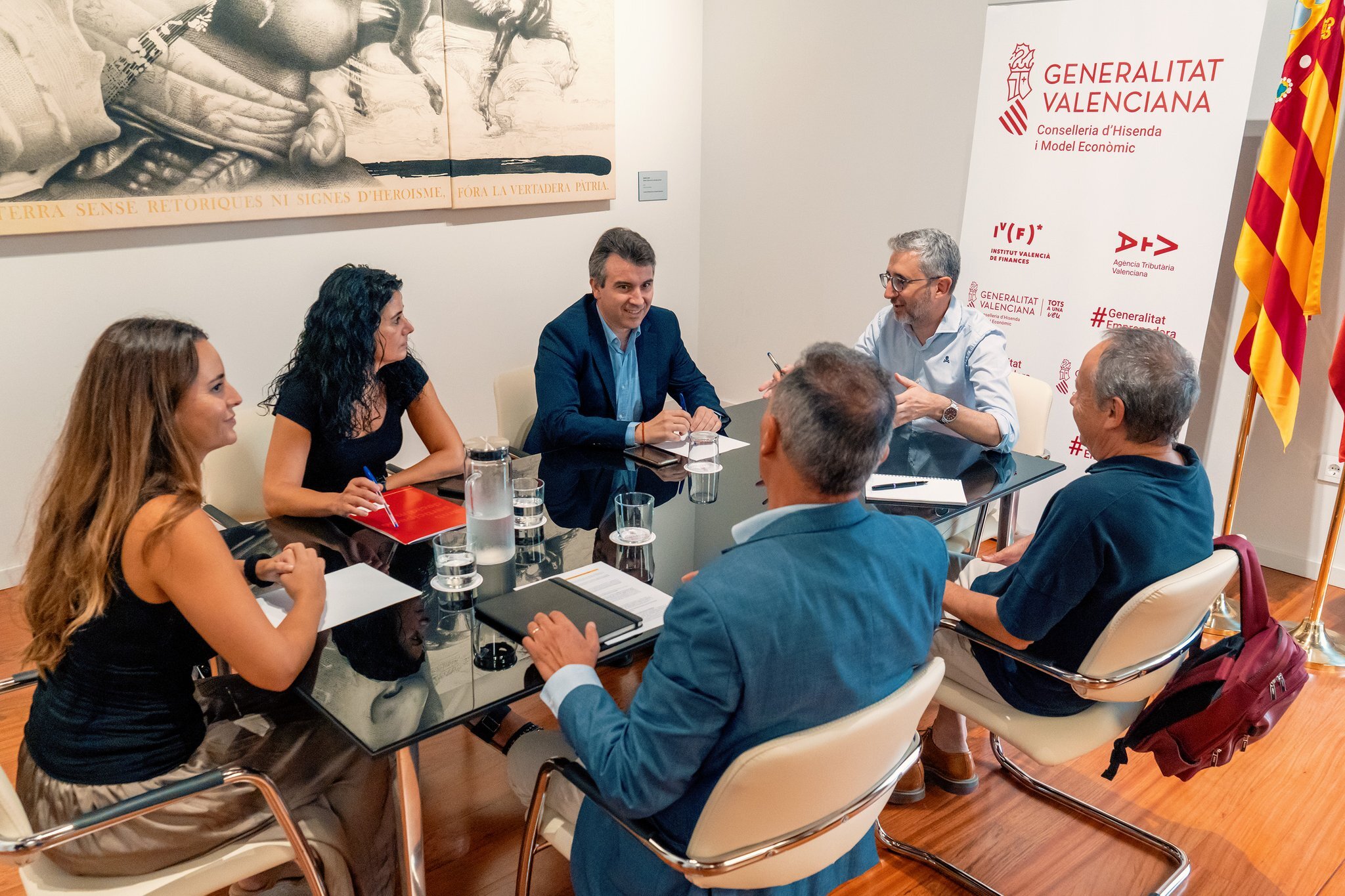 Arcadi España discute con patronal y sindicatos la reforma fiscal del Consell