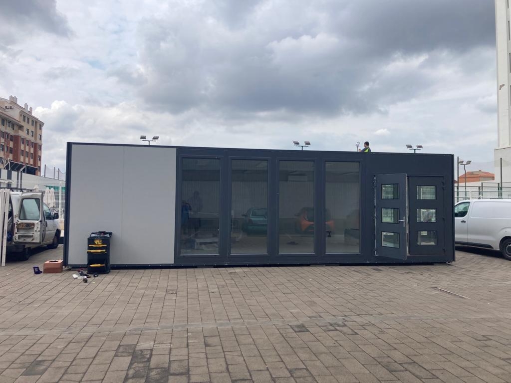 La construcción de la nueva tienda oficial del Castellón llega a su recta final