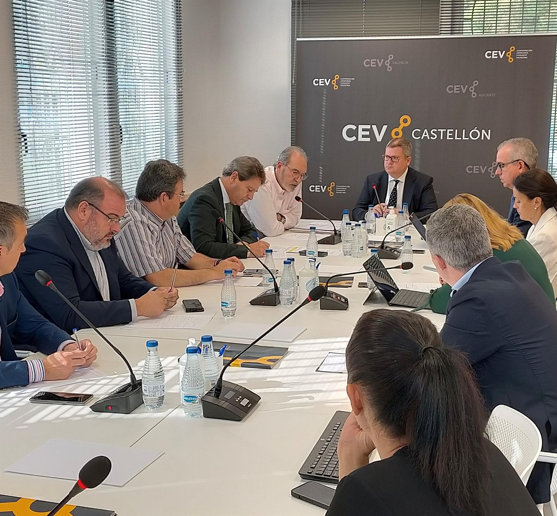 La patronal CEV Castellón se alinea con Ascer y pide ayudas a la industria hasta el límite europeo