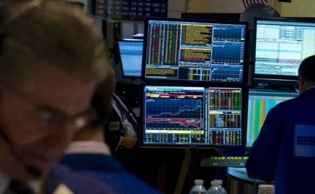 El mal tono bancario acerca al Ibex 35 a los 9.300 puntos a media sesión