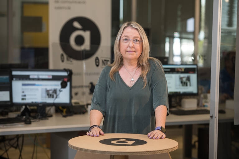  Mar Iglesias, en los estudios de À Punt en Alicante. Foto: RAFA MOLINA - 
