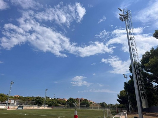 Paterna renueva el alumbrado del campo de fútbol y rugby de La Coma con iluminación Led