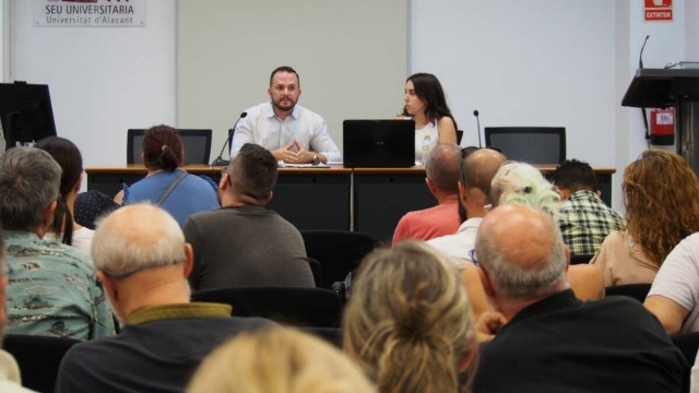 Los socios de Compromís se dan un mes para pactar lista en Alicante con Mas como aspirante